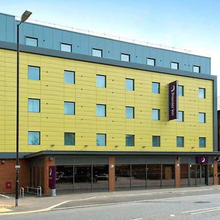 Premier Inn Newbury Town Centre Exterior foto